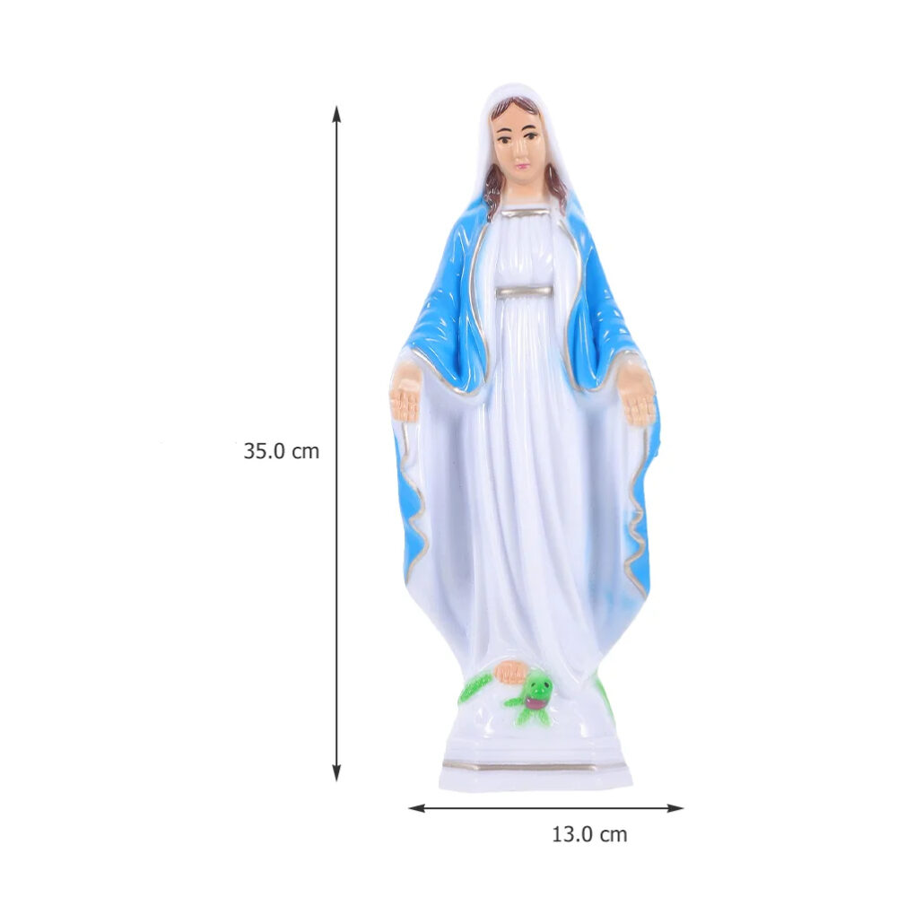 Statue de la vierge marie avec une robe blanche et un manteau bleu