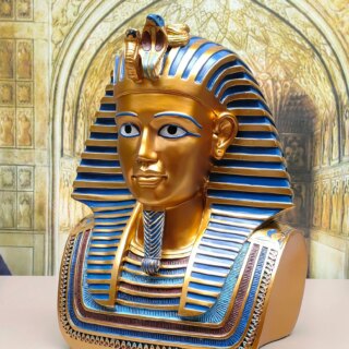 Statue du pharaon égyptien Toutankhamon