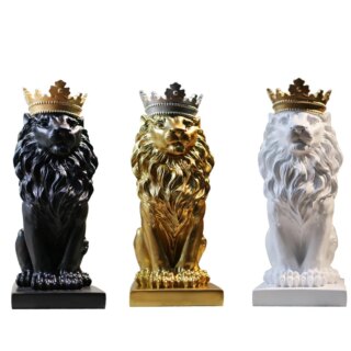3 statues de lion couronné, noire, dorée et blanche.