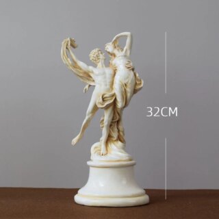 Statue d'un ange portant dans ses une femme, en position de dance, les visages se font face