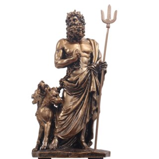 Statue de poséidon debout tenant en laisse un chien à trois têtes et son autre main tient le trident
