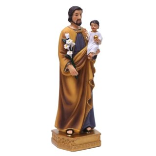 Photo d'une statue de Saint Joseph à robe marron portant l'enfant dans son bras gauche et une grande tige de fleurs dans sa main gauche le tout sur fond blanc