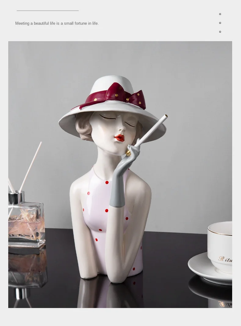 Statue buste femme à chapeau • Statue design