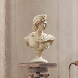 Statue buste de personnage grec sur socle